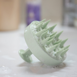 Masajeador de Cuero Cabelludo de Paja de Trigo de Marca Privada de Venta Caliente con Desenredante para el Cabello - Product Image 4