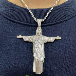 Collar <span class=keywords><strong>de</strong></span> Oro <span class=keywords><strong>de</strong></span> 18K <span class=keywords><strong>con</strong></span> Incrustaciones <span class=keywords><strong>de</strong></span> Cristales, Estilo Religioso, Estatua <span class=keywords><strong>de</strong></span> <span class=keywords><strong>Cristo</strong></span> Redentor del Río <span class=keywords><strong>de</strong></span> Janeiro, Joyería Brasileña - Product Image 3