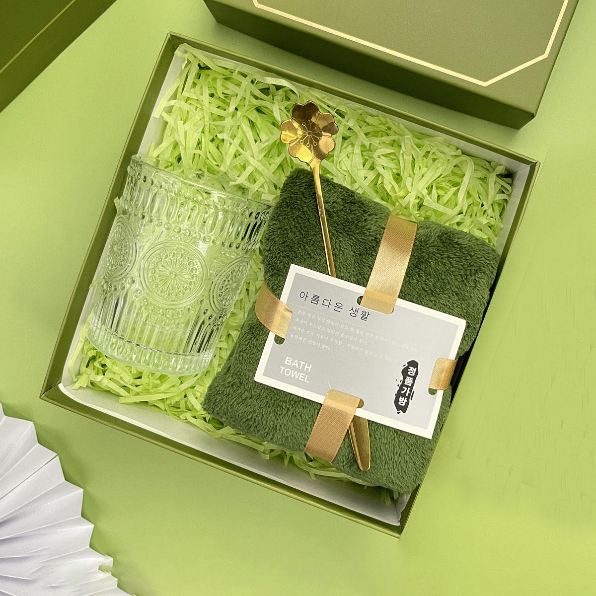 Tasse gaufrée + Serviette + Petite cuillère dorée