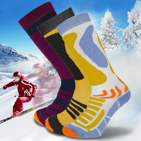 Vente en gros de chaussettes de sport d'extérieur thermiques épaisses d'hiver à hauteur du genou en laine mérinos de randonnée et de ski au design personnalisé