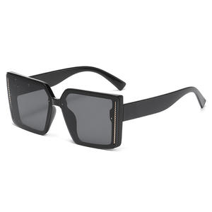 Gafas de sol de gran tamaño a la moda para mujer, montura de PC con protección UV400, gafas de sol de clase 2, color tofu, estilo urbano - Product Image 3