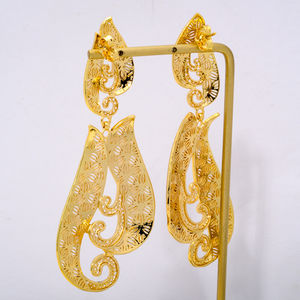 Pendientes de Aro de Latón Chapados en Oro de 14K de Dubái, Diseño Clásico para Mujer - Product Image 6