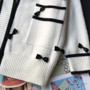 <span class=keywords><strong>Cardigan</strong></span> Lavorato a Maglia Spesso e Morbido con Blocchi di Colore per Donne, Design con Fiocco, Scollo a V, Doppie Tasche, Cappotto Bianco e <span class=keywords><strong>Nero</strong></span> - Product Image 6