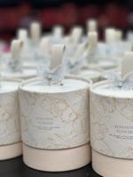 Zarte, mit Perlen besetzte Schmetterlings-Schleife Zylindrische Geschenkbox - Luxuriöse Verpackung für Datteln & Pralinen für Arabische Hochzeiten