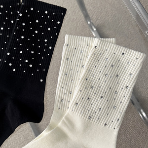 Chaussettes hautes à motif écossais sans couture, respirantes, absorbant la transpiration, en coton, élasthanne et nylon, automne, noir et blanc - Product Image 2