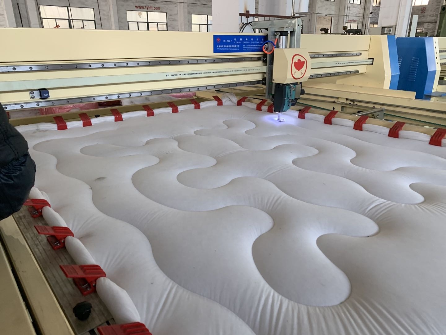 source hfj-26a-2电脑式绗缝机单头单针床垫舒适羽绒被 on m.alibaba.