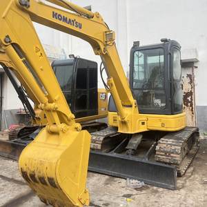 Excavadora de cadenas Komatsu PC55MR japonesa original de segunda mano en oferta, en buen estado, con motor, caja de cambios y bomba para excavación - Product Image 1