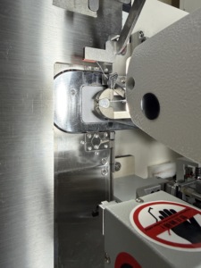 Máquina de Coser Automática de Una Sola Aguja para Botones Metálicos RONMACK RM-JK1900-CYK, para Fábrica de Ropa - Product Image 4