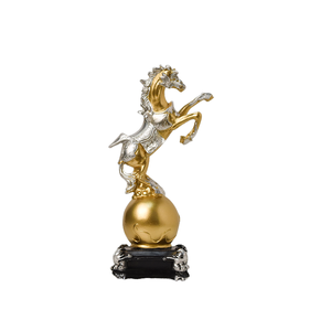 Statuetta di Cavallo in Resina Dipinta a Mano, Stile Lusso Leggero, Bestseller per Arredamento Casa e Ufficio - Product Image 1