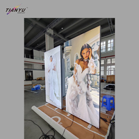 Support de bannière rétractable de luxe personnalisé en tissu publicitaire suspendu, signalisation de plafond, boîte lumineuse LED, anime