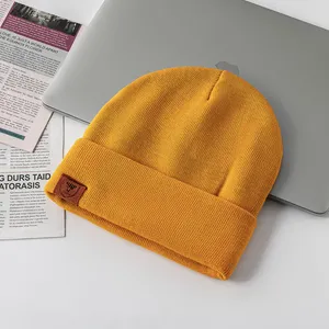 Beanie Manufacturer topi hangat akrilik topi tengkorak Jacquard Mohair Beanie musim dingin rajut desain bordir kustom dengan Logo kustom