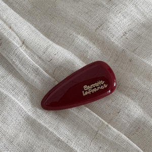 Pinces à cheveux géométriques rouges en acrylique <span class=keywords><strong>avec</strong></span> logo personnalisé pour filles épingles à cheveux <span class=keywords><strong>avec</strong></span> <span class=keywords><strong>frange</strong></span> en alliage élégant style doux pour les fêtes - Product Image 6