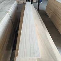 Prix de gros d'usine Planche et latte Revêtement vertical Bandes légères en bois Latte en bois