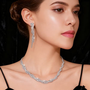 مجموعة مجوهرات أنيقة بنمط عتيق للبيع بالجملة ، مجموعات مجوهرات قلادة وأقراط من النحاس الأصفر وأحجار الراين - Product Image 1