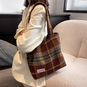 2026 Autumn Winter Nylon Fabric Women Casual Large Shoulder <b>Tote</b> <b>Bags</b> Polyester Fashion New Trendy Simple Stylish Versatile - Product Image 3