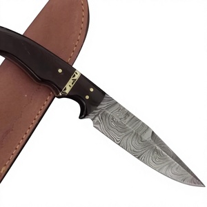 Cuchillos de caza de acero damasco hechos a mano con mango de madera y funda de cuero para uso en camping al aire libre, duraderos y con filo suave. - Product Image 1
