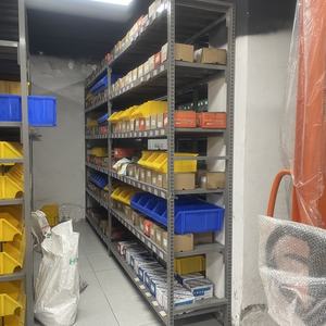 Couverture détachable de bâton de golf de conception moderne personnalisée couverture Rack bois et métal Slatwall Display <span class=keywords><strong>pour</strong></span> la publicité - Product Image 3