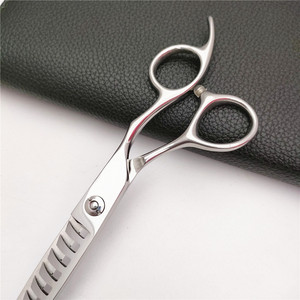 กรรไกรซอยผมซูโจว 6 นิ้ว ลายก้างปลา ทำจากเหล็กกล้าไร้สนิม 440C สำหรับคนถนัดขวา ใช้สำหรับงานเสริมสวย - Product Image 3
