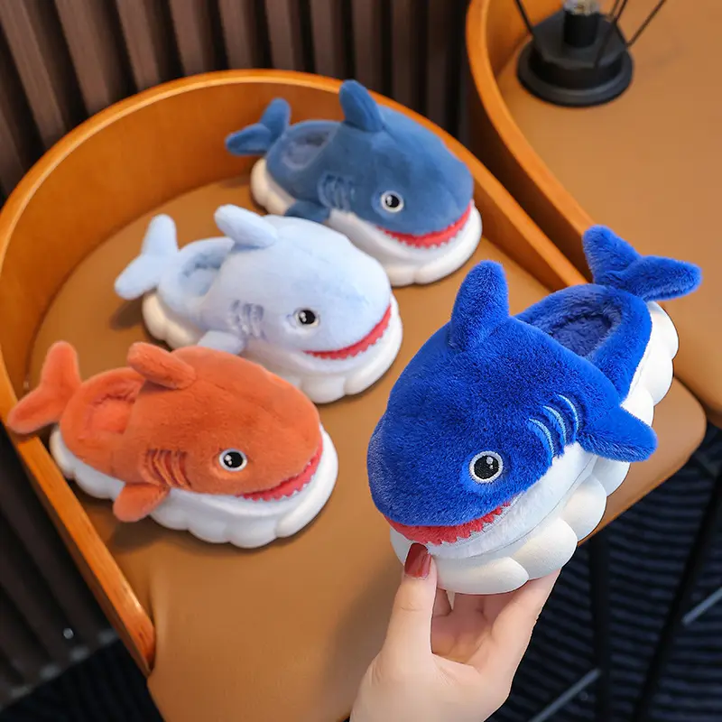 Jolis enfants requin doux maison pantoufles coton chaussures chaudes pantoufles en peluche pour les enfants