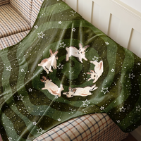 Couverture en flanelle à motif lapin vert, mignonne, style anime, lavable, design personnalisé, pour canapé et lit – Vente en gros