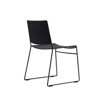 Chaise d'appoint minimaliste en plastique PP blanc avec cadre en acier tubulaire thermolaqué, empilable, pour salle à manger