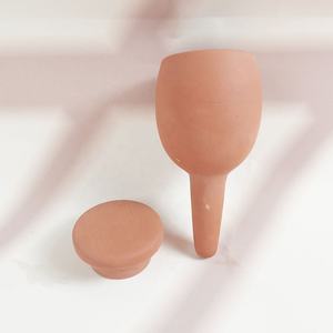 Usine en gros personnalisé <span class=keywords><strong>terre</strong></span> <span class=keywords><strong>cuite</strong></span> argile Olla Pot eau Irrigation planteur pour jardin pépinière utiliser avec des pointes de fleurs - Product Image 1