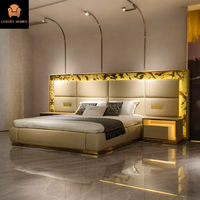 Ensemble de chambre à coucher Queen en cuir italien de luxe avec tête de lit large et design moderne, mobilier pour hôtel, avec table de chevet