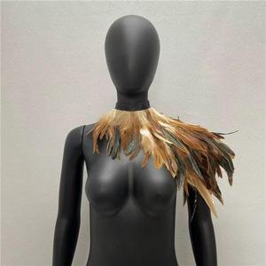 Capa de Plumas para Hombros con Diseño Medieval para Eventos y Ferias de Fantasía Renacentista, Festival de Primavera, Bailarina de Bar, Desfile de Moda, Acción de Gracias - Product Image 4