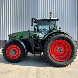 Tracteur à roues Fendt M704 110 CV 4x4 Cabine fermée Roues rouges Équipement agricole - Product Image 1