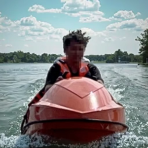 Mini <span class=keywords><strong>jet</strong></span> <span class=keywords><strong>ski</strong></span> électrique en ABS durable pour les sports <span class=keywords><strong>de</strong></span> loisirs, la pêche, les clubs nautiques et la dérive en rivière, application automobile - Product Image 1