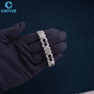 Pulsera de Plata S925 de Alta Calidad con Cadena Cubana Floral y Piedras Blancas y Verdes Completamente Incrustadas para Mujer - Product Image 2