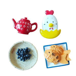 Yijia Dubai comida humanista y tridimensional, tetera azul UVA, plato Taiyaki, imanes de nevera pintados a mano, Magne - Product Image 1