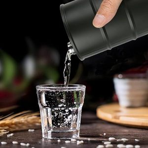 Meilleur flacon de hanche en forme de baril de whisky avec logo personnalisé en gros bon marché pour Inchmoan Irishman John Begg - Product Image 2