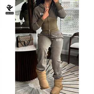 Conjunto de Dos Piezas Ajustado con Tachuelas Personalizado, Sudadera con Cierre y Capucha y Pantalones Deportivos Ajustados, Estilo Urbano - Product Image 5