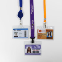 Porte-badge d'identification rigide horizontal personnalisé en plastique transparent, durable, avec fente latérale pour carte, pour lanières, vente en gros usine