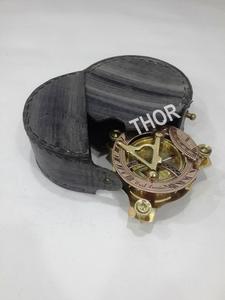 Pantalla de esfera digital de diseñador, brújula de reloj de sol de latón y cobre con caja de cuero negro para actividades al aire libre, camping y senderismo - Product Image 5