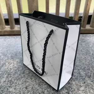 Bolsa de Papel Kraft Ecológica de Lujo, Recién Llegada, con Laminado Mate, Gruesa y Resistente, para Ropa, Compras, Regalos, con Logotipo, Color Rosa - Product Image 4