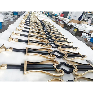 Hiện Đại Sang Trọng Vàng Và Màu Đen Xoắn Ốc Cầu Thang Lan Can Nhôm Lục Bình Cho Biệt Thự Ban Công - Product Image 4