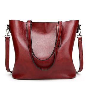 Bolso Tote de Cuero Encerado con Logotipo Personalizable, Estilo Retro Elegante, Bolso de Mano de PU Suave, Forro de Algodón con Acabado Brillante para Otoño - Product Image 3