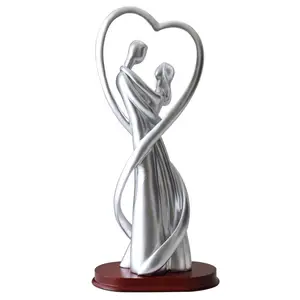 사용자 정의 수지 로맨틱 키스 커플 동상 현대 수지 춤 연인 입상 침실 거실 웨딩 장식 선물