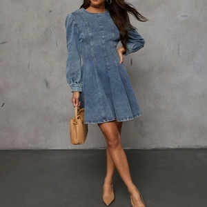 Elegante Abito in Denim a Maniche Lunghe da Donna con Dettaglio a Contrasto in Vita - Product Image 5