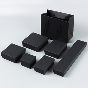 กล่องกระดาษเครื่องประดับรูปหัวใจทรงกลมแผ่นฟอยล์สีเงินออกแบบได้ตามต้องการมีซับในฟองน้ำสำหรับแหวนทำจากวัสดุรีไซเคิล - Product Image 2