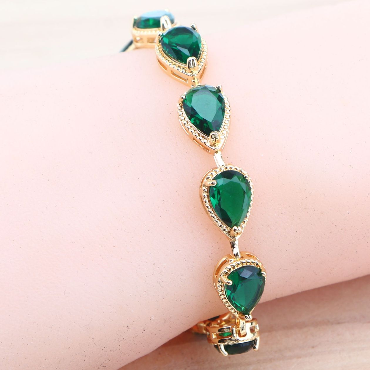 สีเขียว