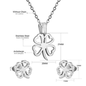 Ensemble de bijoux en gros pour femmes : collier et boucles d'oreilles en acier inoxydable plaqué or 18 carats avec pendentif porte-bonheur - Product Image 5