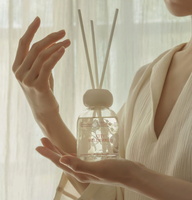 Boîte cadeau personnalisée haut de gamme avec couvercle rabattable, diffuseur de parfum en verre gaufré dentelle française, bougie parfumée pour cadeau de mariage ou de demoiselle d'honneur