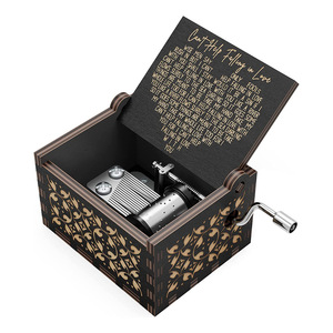 Caja Musical de Madera Única con Manivela, 6.4x5.2x4.2cm, Regalos para Navidad y Cumpleaños - Product Image 1