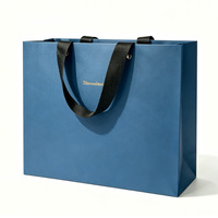 Sacs en papier écologiques personnalisés, couleur or champagne, emballages élégants avec logo de l'entreprise en relief, sacs de luxe pour cadeaux et artisanat