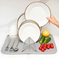 Tapis et support de séchage 2-en-1 super absorbants pour vaisselle, assiettes, casseroles, bols, ustensiles de cuisine et légumes