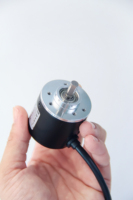 Yi Feng W38S6 Encodeur incrémental à axe solide IP56 Miniature Étanche Résistant aux chocs et aux vibrations Retour de vitesse pour robot DC5V/8-24V