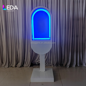 Cabina de Fotos LEDA Personalizada, Estilo Moderno de Cabina Telefónica Mini, con Iluminación LED RGB, Estación de Selfies, Fondo Metálico, para Bodas, Cumpleaños y Eventos - Product Image 4